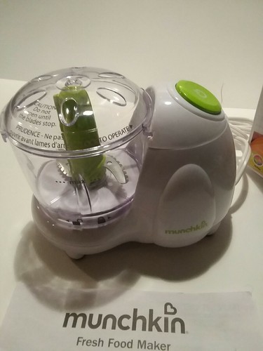 Munchkin Fresh Baby Food Maker finely mash puree fruits and vegetables