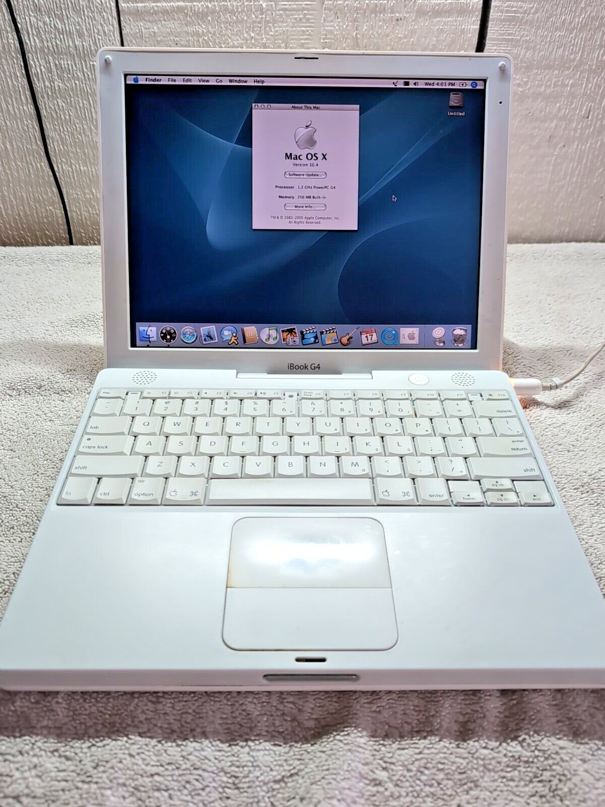 Apple iBook G4 12.1 1.42GHz， 512MB 60GB コンボドライブ OS 10.4.6 