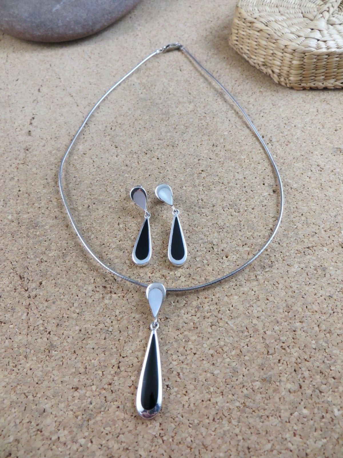 Vintage Onyx MOP Sterling Silver Rigid Wire Choker 15