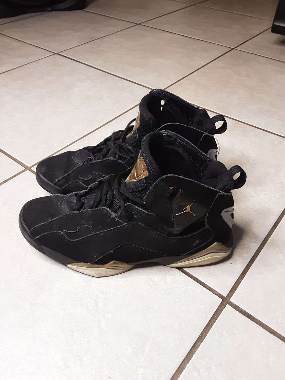 Jordan True Flight Black Metallic Gold Size 10.5 Very Used