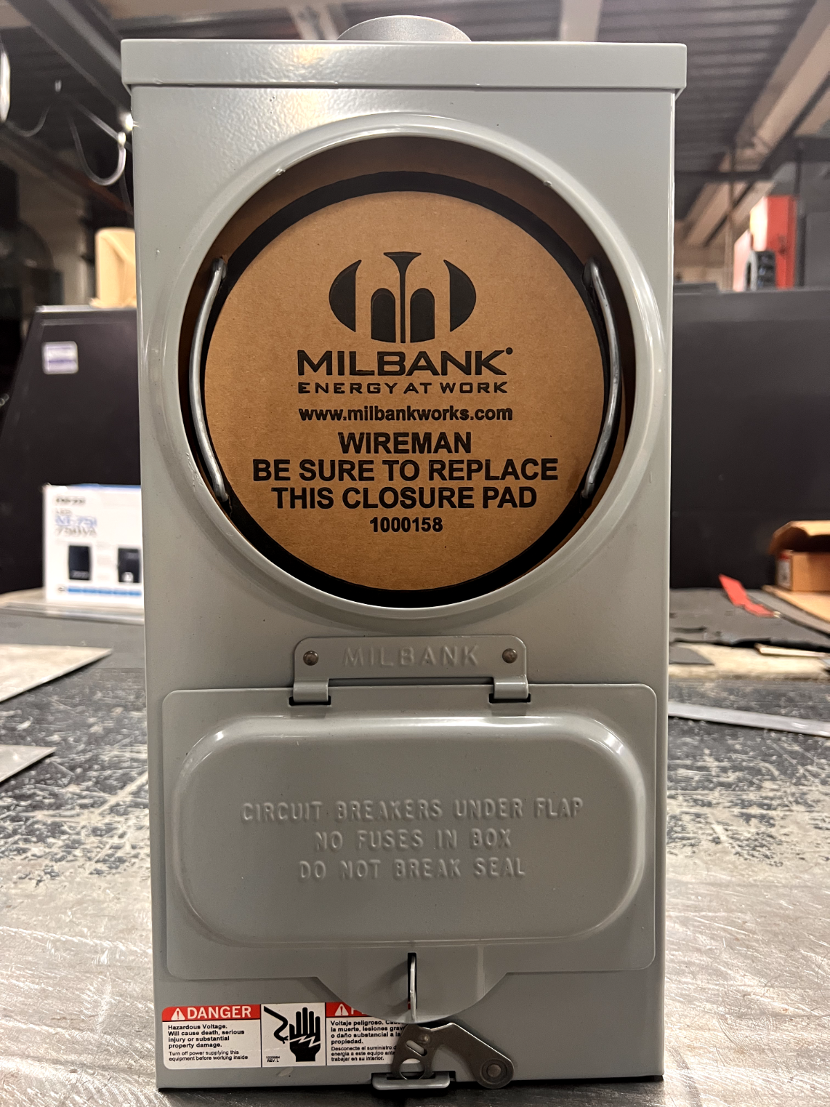 Milbank 100amp 1 Meter Socket, w/ GE/ABB brkr, RL, 1PH, Over, Nema3R, 17"x8"x5"