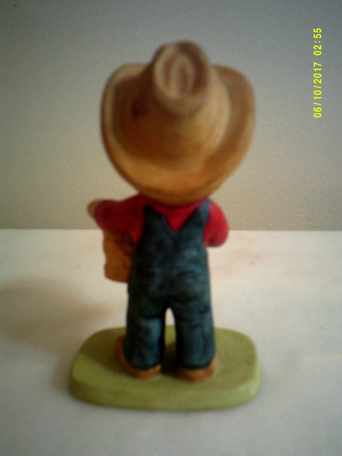 Campbell Kid figurine 1985 boy with tomatoes