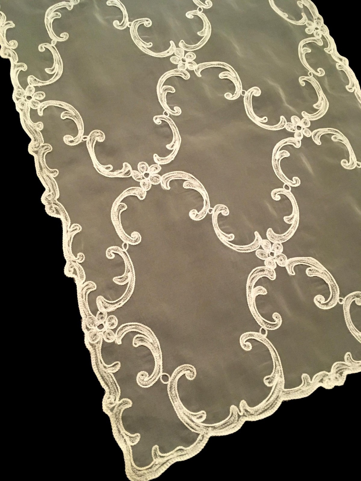 Very Pretty Vintage Cream Organdy Chain Stitch Embroidery Table Runner Doily