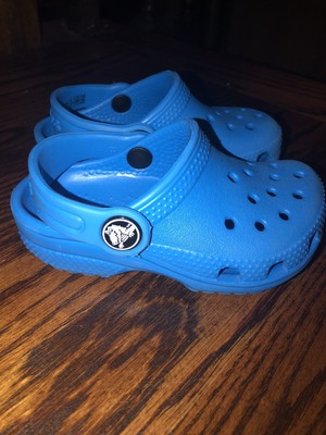 crocs fit big