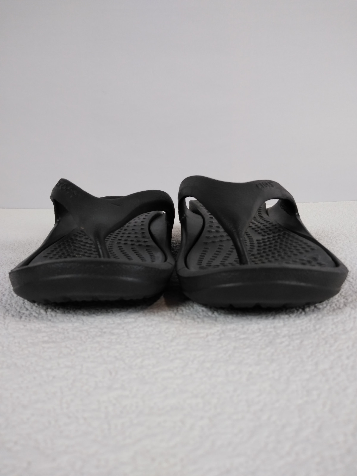 Crocs Womens Mens Black Flip Flops Size Men 7 Women 9