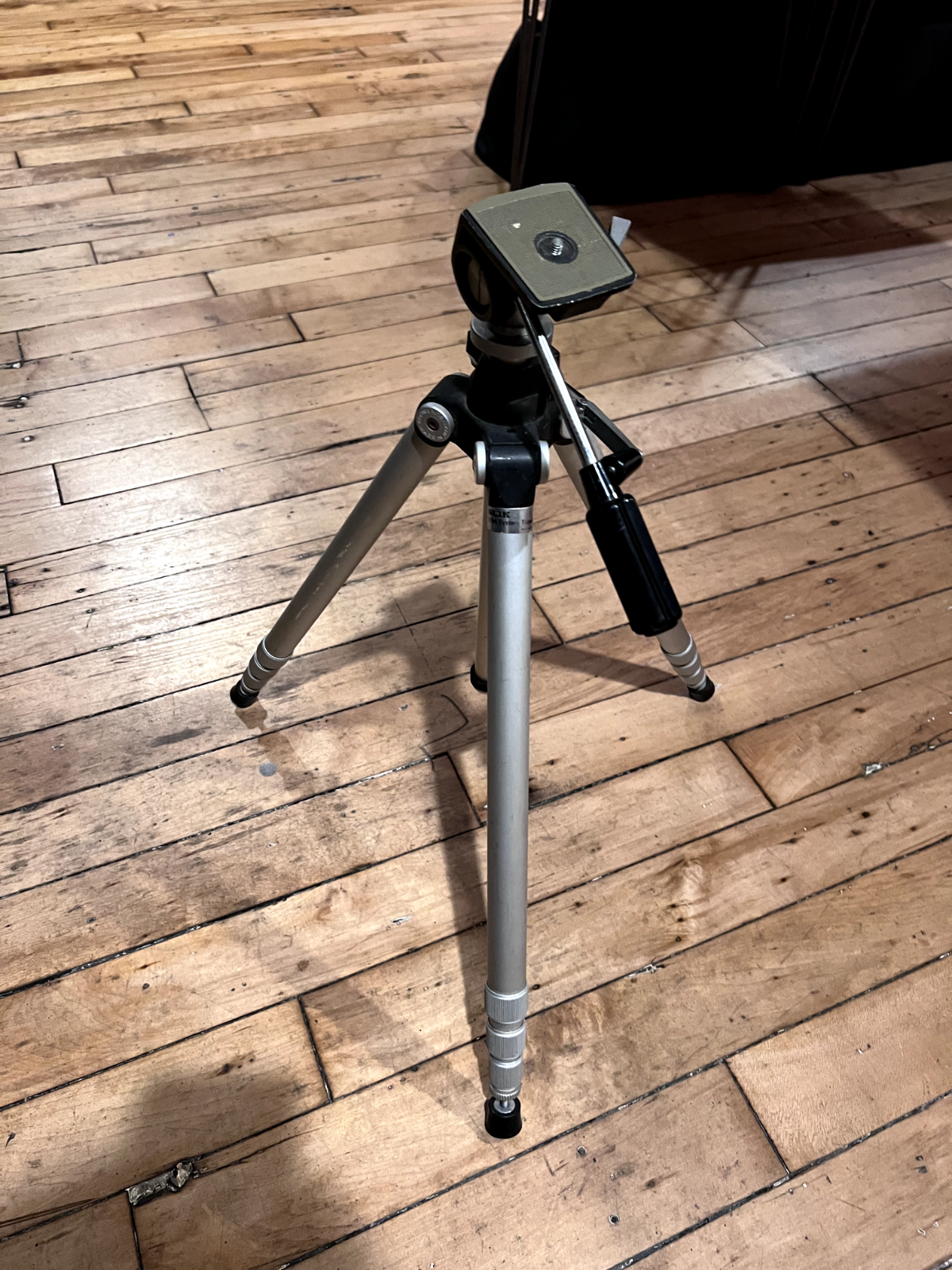 SLIK S104 SYSTEM CAMERA TRIPOD SWIVELS 20 SLIK S104 SYSTEM CAMERA TRIPOD SWIVELS 20