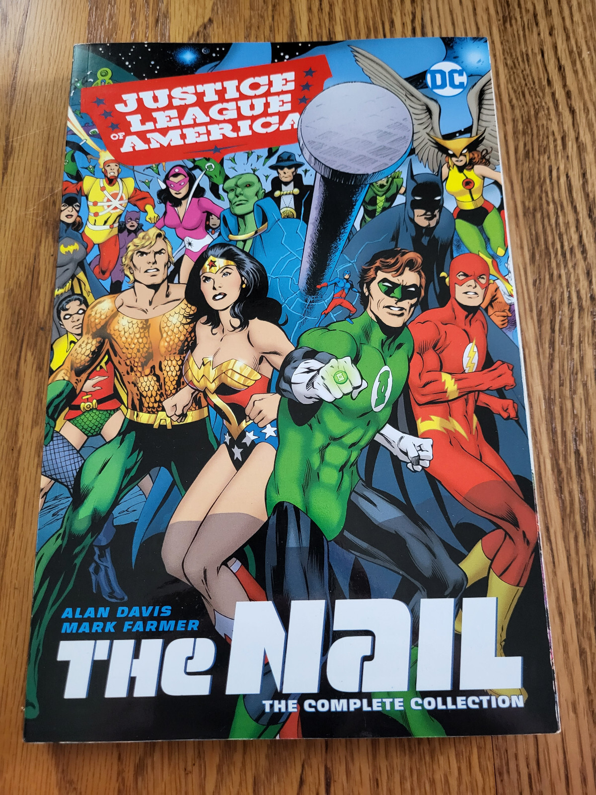 【NEW限定品】 DC (Trade Davis Alan by Nail The - America of League Justice 洋書