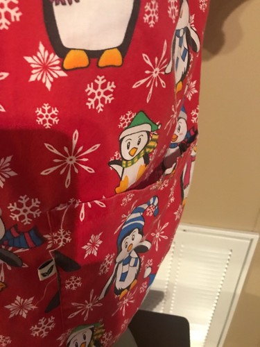 Peppermint Scrub Top EUC Ready To Wear Size Large Penguins With Pockets