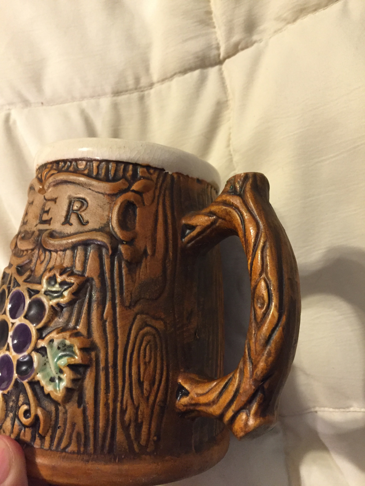 VINTAGE JAPAN WOOD LOOK GRAPE ACCENT BEER HANDLED STEIN CUP MUG