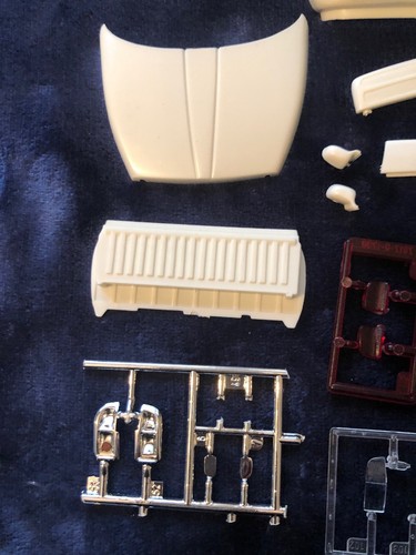 REVELL DODGE RAM VTS PICKUP #85-7617 -1/25 MISCELLANEOUS PARTS ONLY - NEW PARTS!