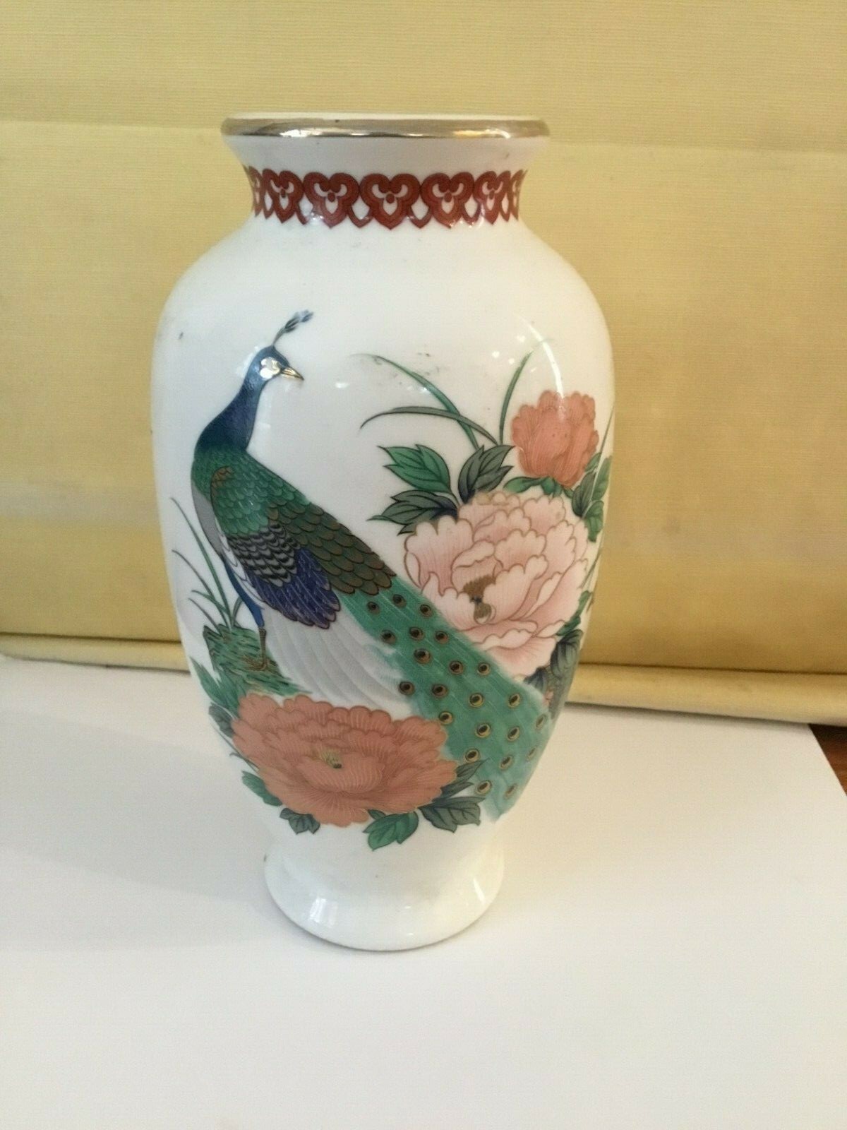Beautiful decorative Japanese vase for sale