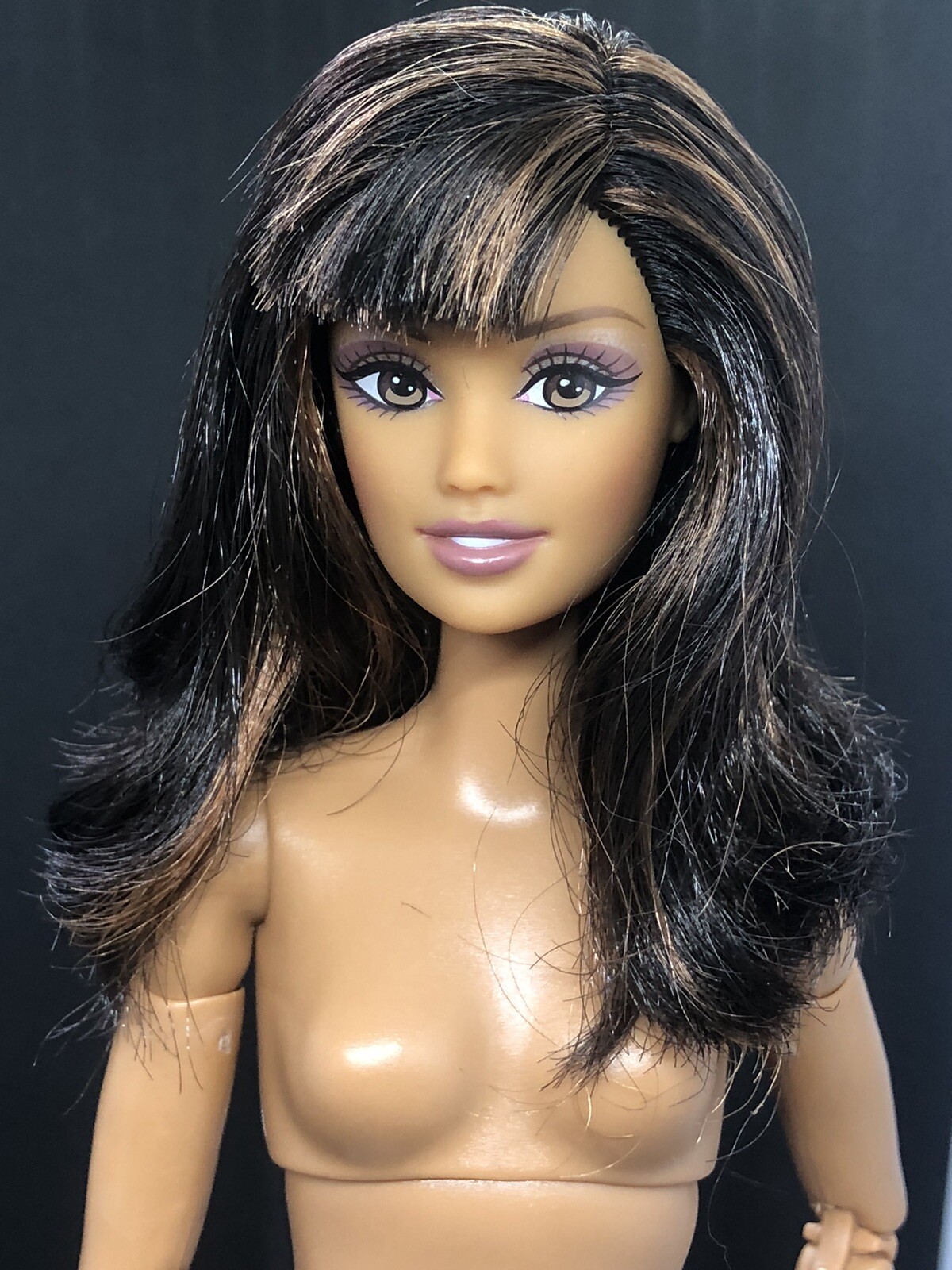 2005 Fashion Fever Tia Barbie Doll Made To Move Hispanic J1327 for OOAK Repaint