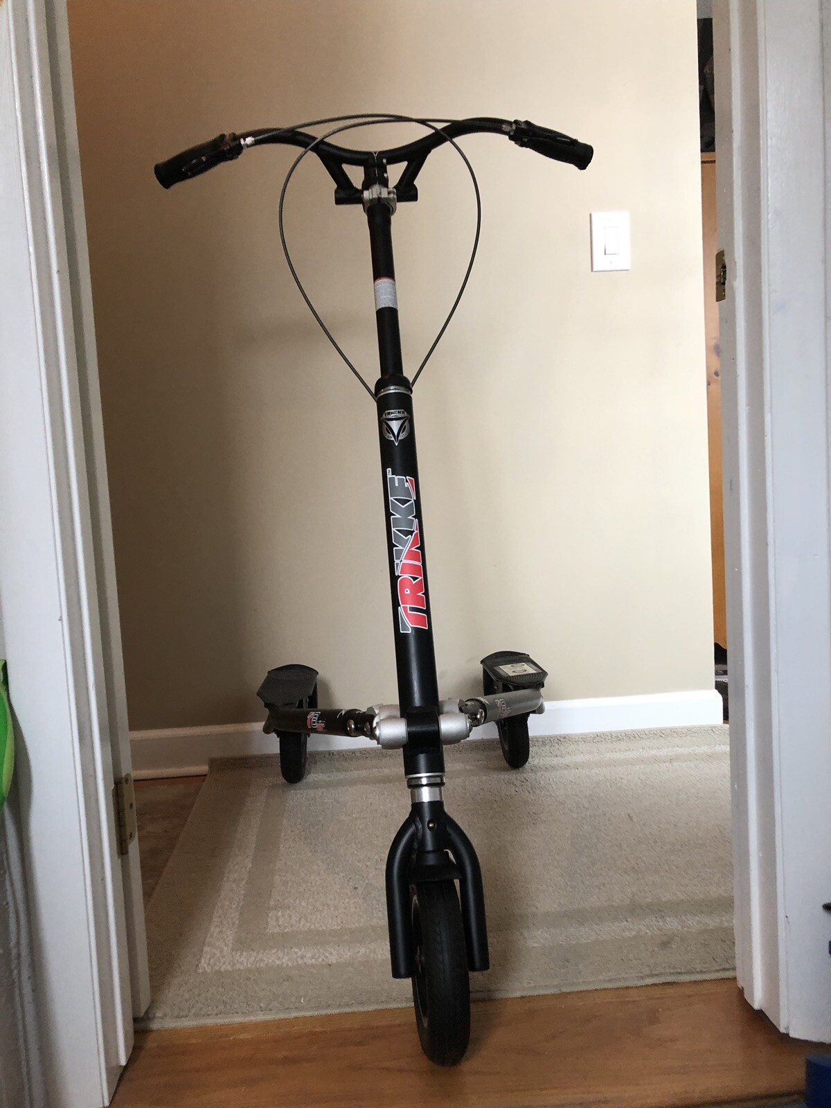 Trikke T8 Air Carving Scooter 3 Wheel Cambering Folding (Black) Barely Used