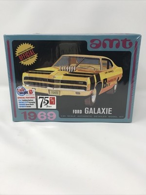 AMT 1/25 Scale Model 3 in 1 Kit Options 1969 Ford Galaxie Skill 2 by AMT 1373 Z9