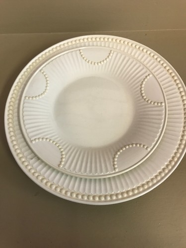 NEW LENOX BUTLERS PANTRY BUFFET WITH SAKT AND PEPPER SHAKERS. 7 PIECE SET.