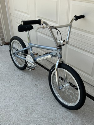 2001 GT Thumper BMX Bike Bicycle Mid School New Old Stock 2001 GT Thumper BMX Bike Bicycle Mid School New Old Stock