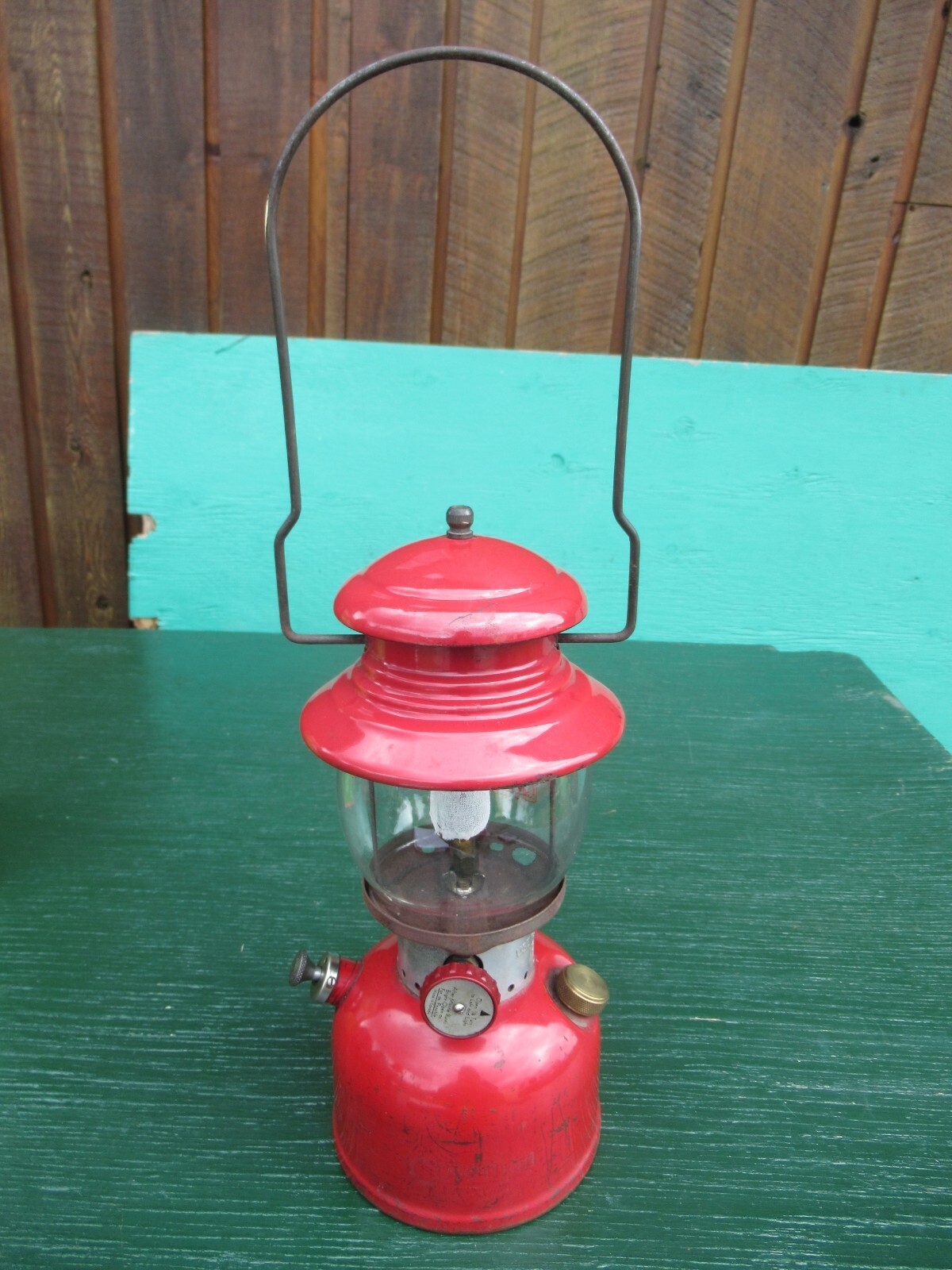 VINTAGE Coleman Lantern 200 Red 8 61 1961 Has Glass GlobeのeBay公認海外通販