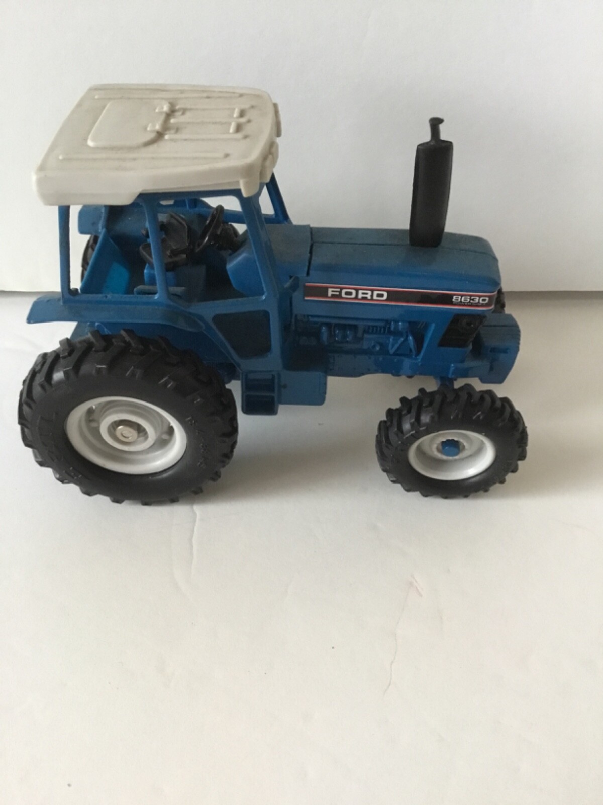 ミニカー ERTL 1/32 FORD 8630 New Ertl Ford Big Farm Tractor 8630 4WD, 1/32 Diecast Metal