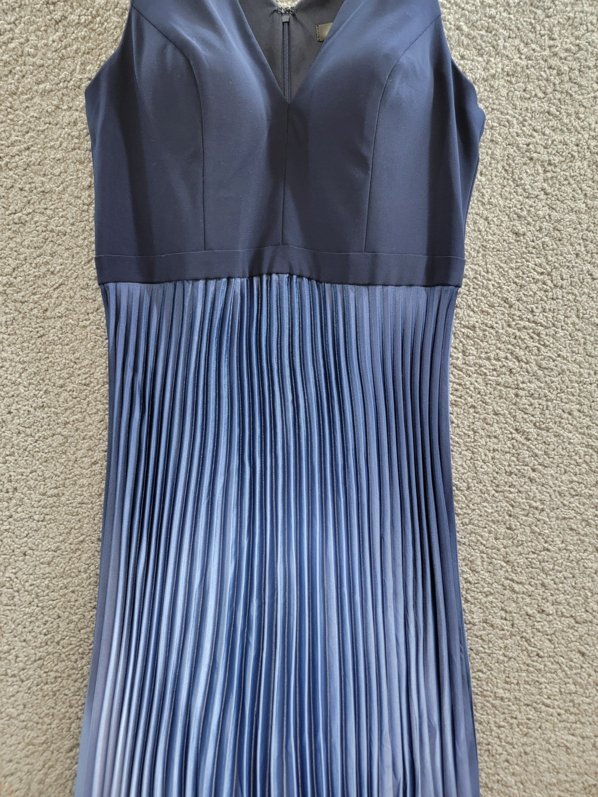 AQUA Pleated Shimmer Mixed Media Gown Women's 16 Navy/Blue V-Neck Back Zipped - Picture 4 of 15