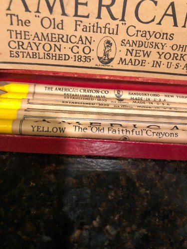 VINTAGE  1960S AMERICAN OLD FAITHFUL CRAYONS 143 YELLOW 9 UNUSED  IN BOX 1 USED