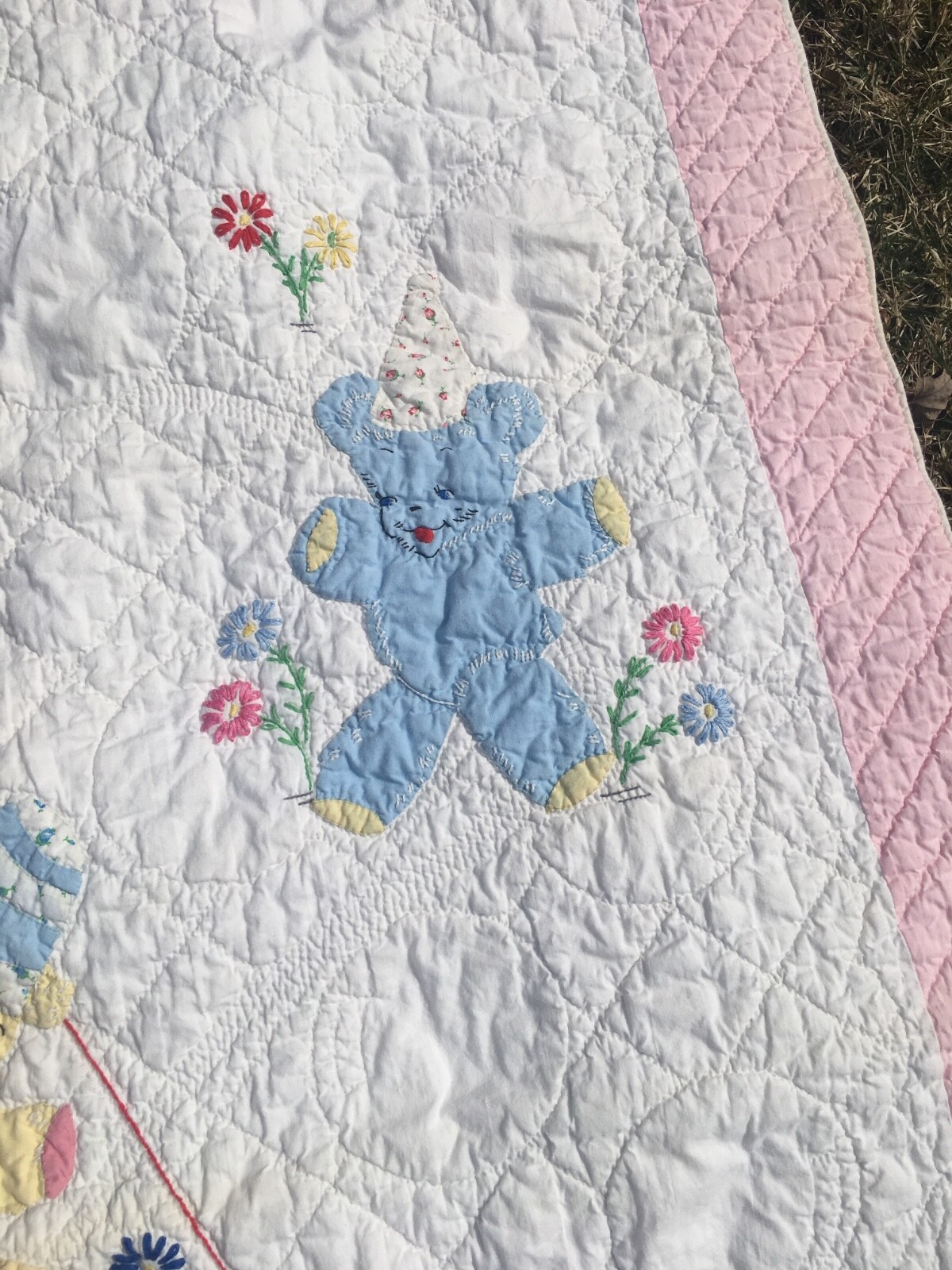 Antique hand stitched Crib sz quilt teddy bears balloons 1940 s?