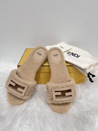 サンダル・ミュール Fendi Coral Leather Baguette Slippers FENDI Baguette Leather Sandals | Red | FARFETCH JO