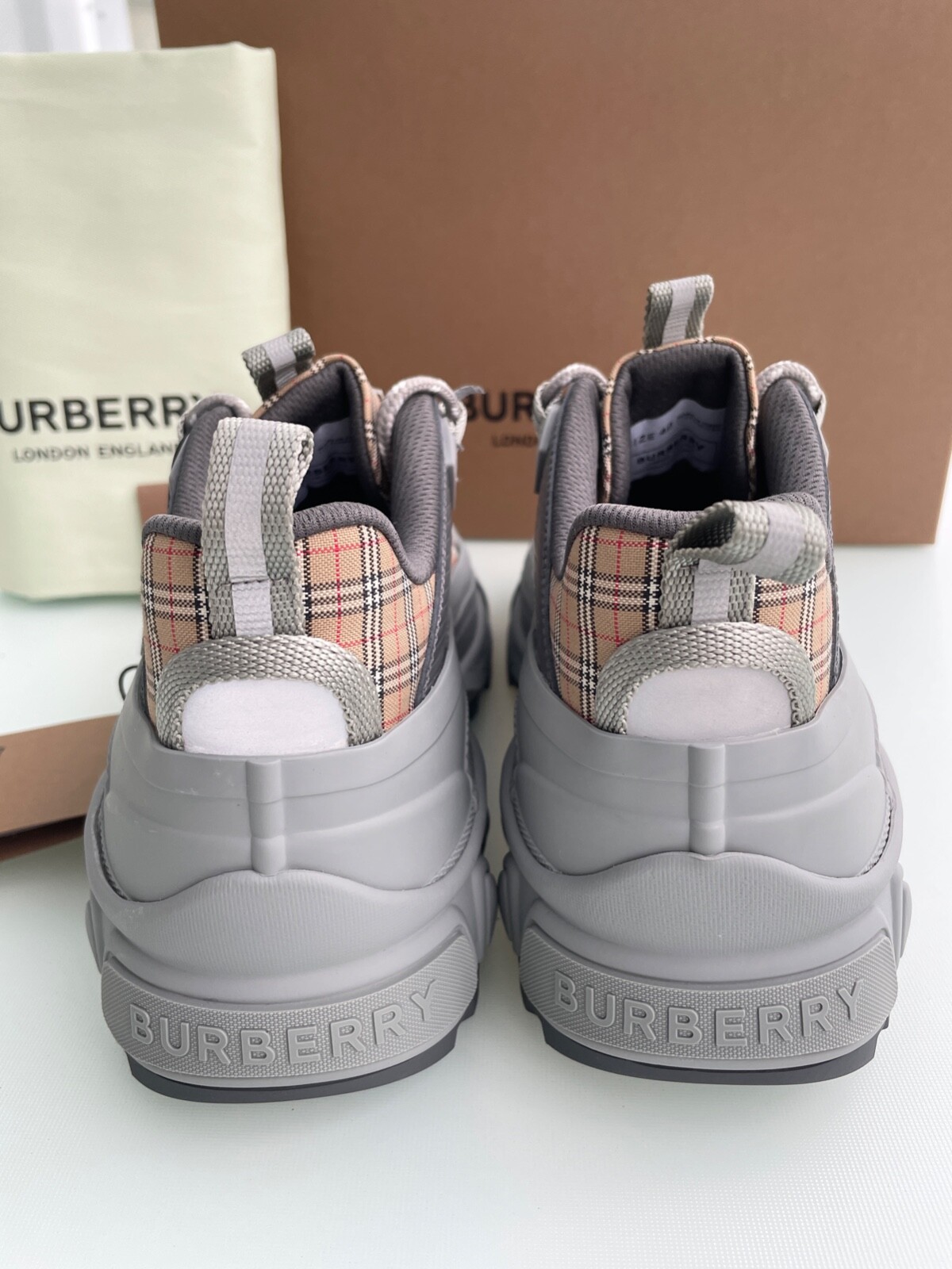 Pre-owned Burberry 8043864 Men's Arthur Check Gray Canvas/suede Sneakers 7 Us (40 Eu)