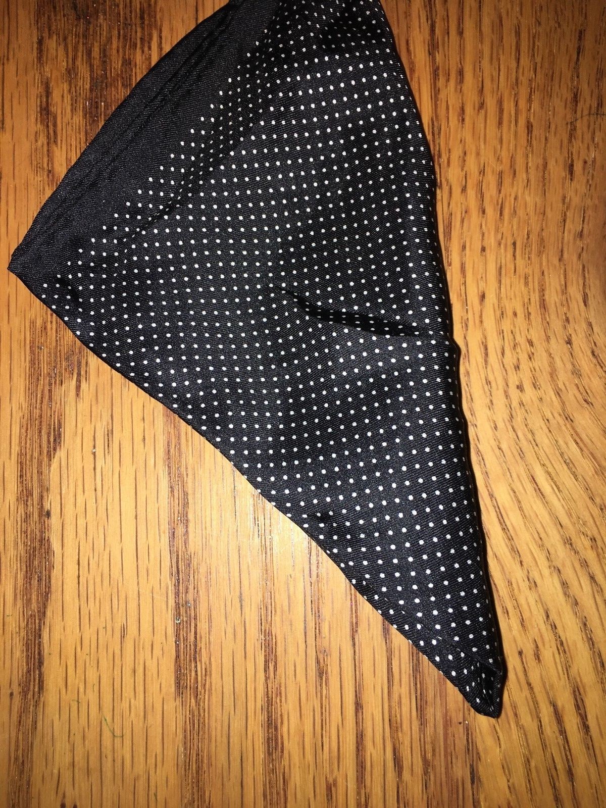NWT One Size COLLECTION BY MICHAEL STRAHAN Silk Black polka dot POCKET SQUARE