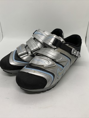 nike acg mountain bike shoes