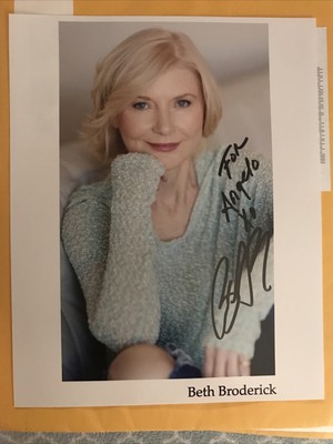 BETH BRODERICK, AUTOGRAPHED 8'' x 10'' PHOTO,100% AUTHENTIC, ACTRESS, HOT !