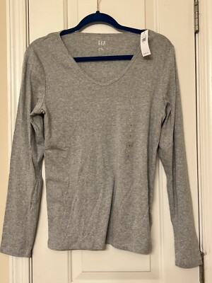 NWT - Gap Women's Gray V-Neck Long Sleeve Favorite T-Shirt, Size Large