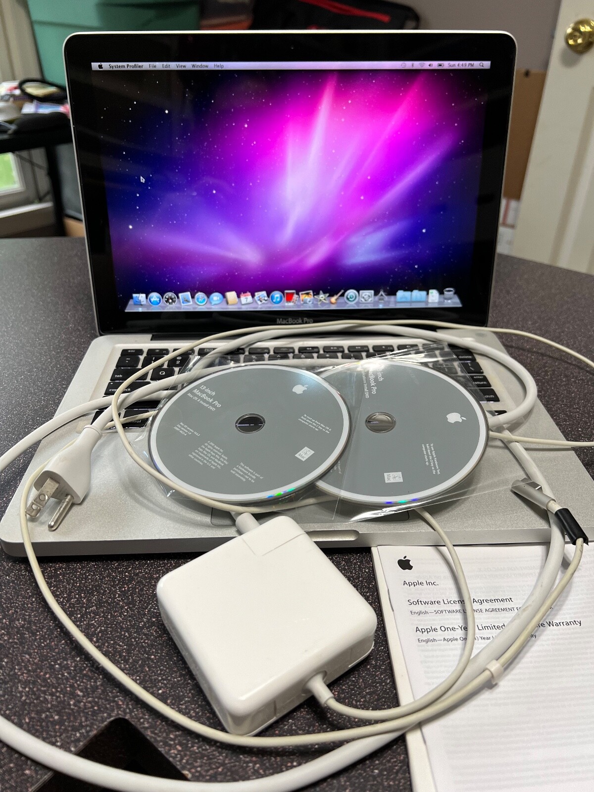 MacBook Pro 13 inch, Mid 2010; 2.4 GHz, 4GB RAM, 320 GB HD, Intel Core 2 Duo MacBook Pro 13 inch, Mid 2010; 2.4 GHz, 4GB RAM, 320 GB HD, Intel Core 2 Duo