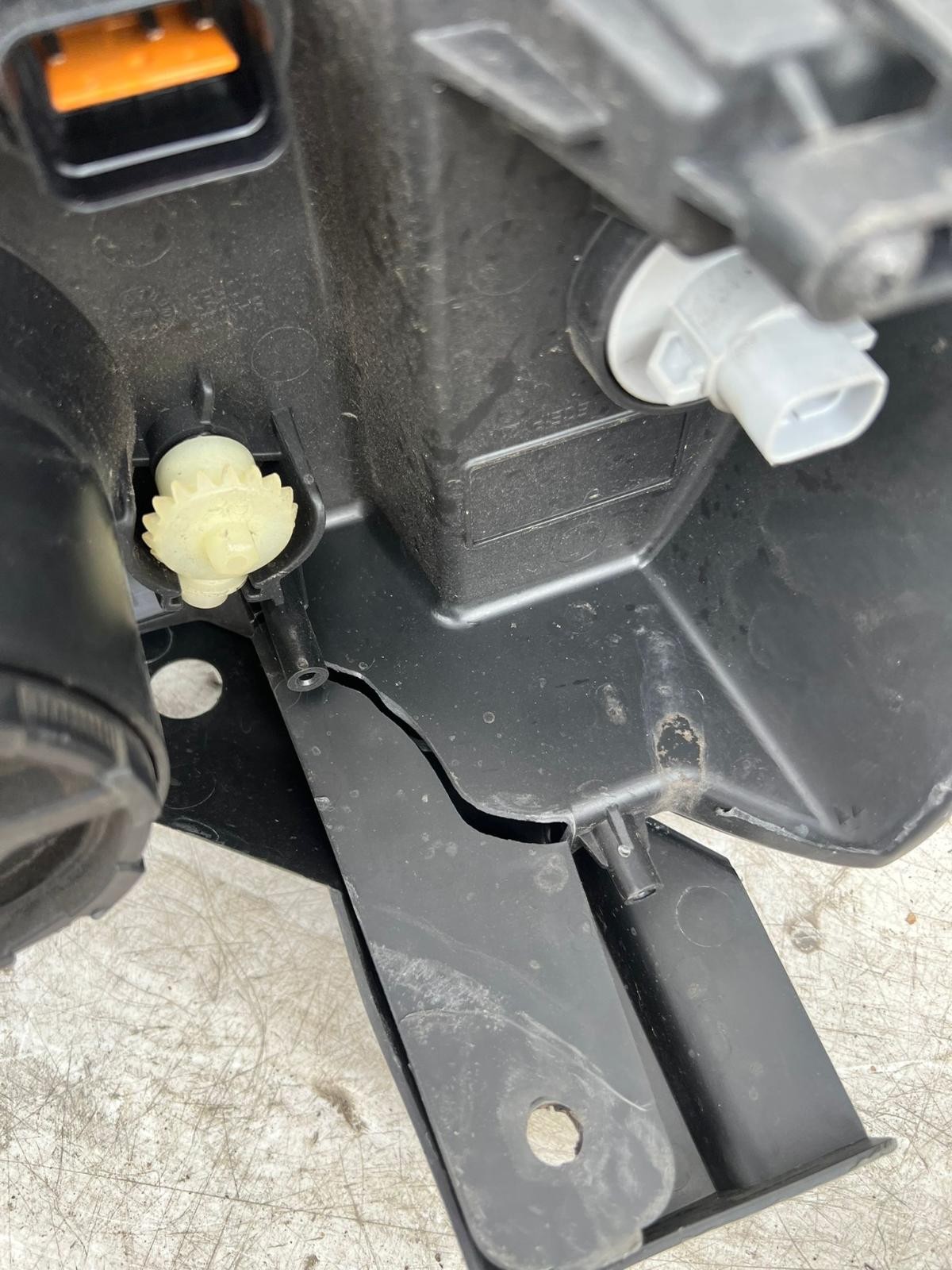 HOLDEN CAPTIVA CG 10/2015-06/2018 LEFT HEADLAMP LED TYPE - thumbnail 7