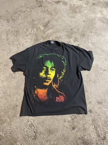 Vintage 2000s Zion Men's Bob Marley Black Printed Short