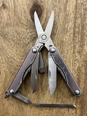 Retired Leatherman Squirt S4 Knife Tweezers Very Nice!!  Solid!  DISCONTINUED
