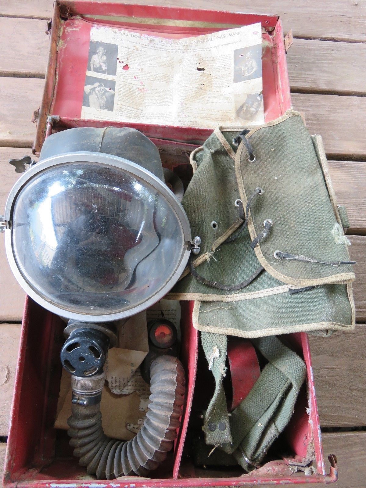 Gas Mask Clear Shield Davis Emergency Equiptment Inc Vintage Case USA - Preowned