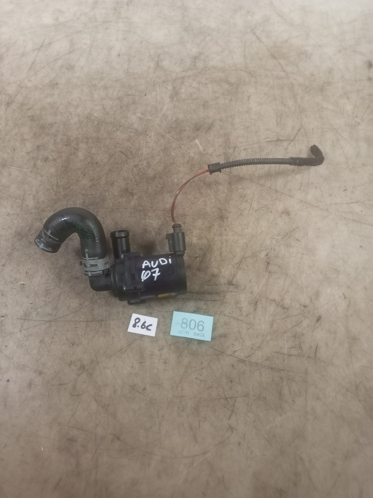AUDI Q7 WATER COOLANT PUMP 7L0965561J #86C.806