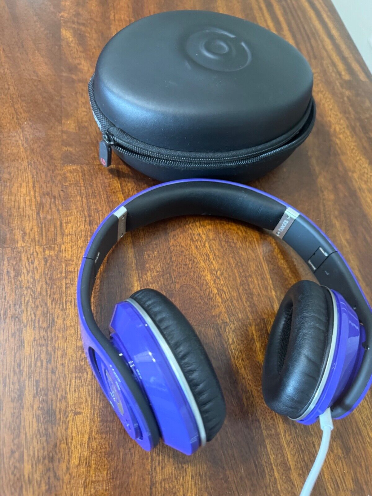 Beats by Dr. Dre Studio Wired Stereo On Ear Headphones Beats by Dr. Dre Studio Wired Stereo On Ear Headphones