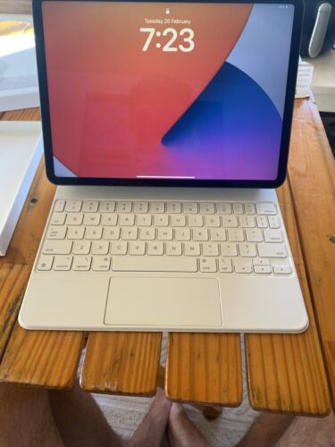 Apple MJQJ3LL/A Magic Keyboard for iPad Pro 11 Apple MJQJ3LL/A Magic Keyboard for iPad Pro 11