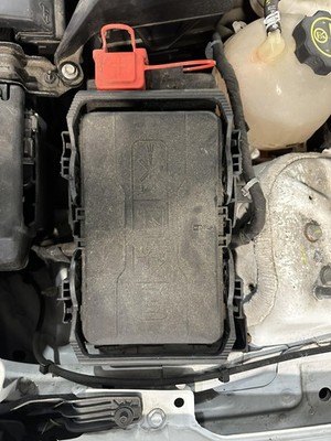 16 17 CHEVY MALIBU Engine Fuse Relay Box