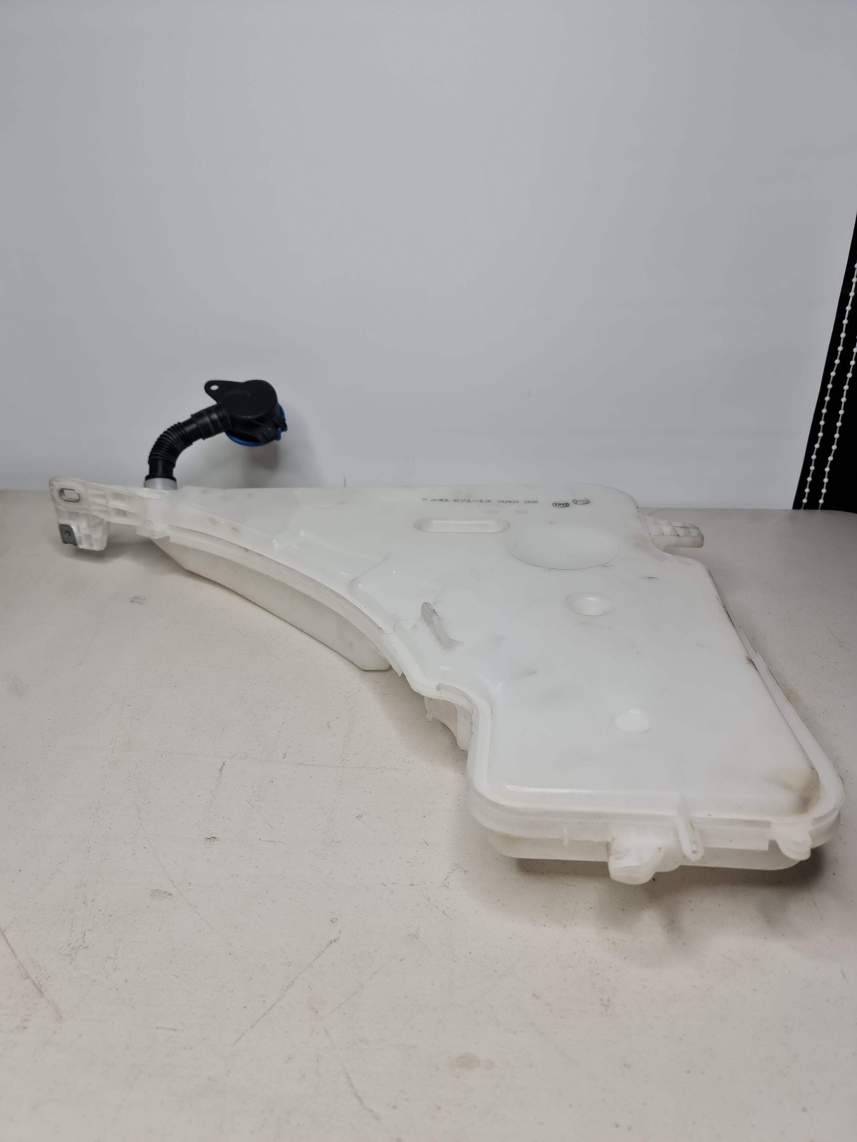 0 Bmw 3 SERIES WASHER BOTTLE TANK RESERVOIR F34 GT 2013-2020 7241671 7241672 image 2