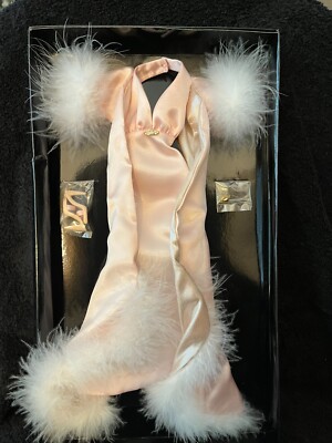 Gene Ashton-Drake Galleries. The Kiss outfit, #JO 6415
