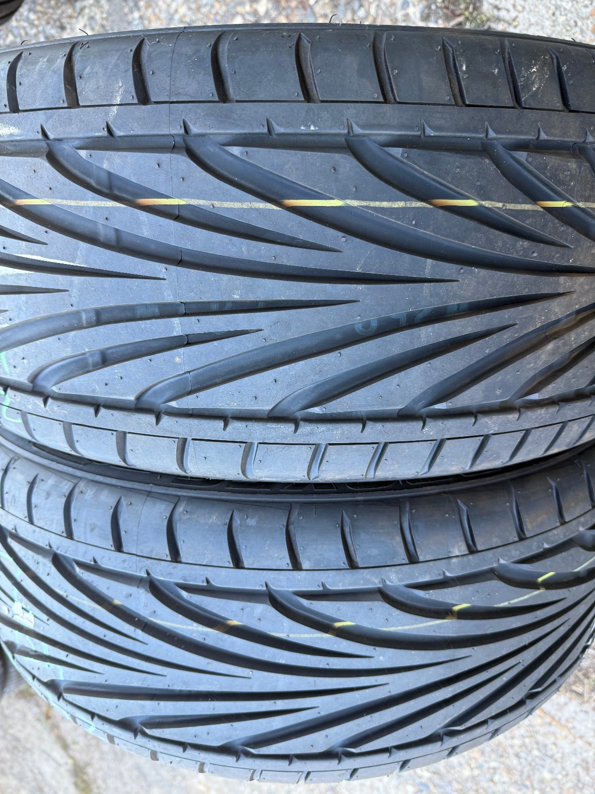 New 245 40 20 Toyo Proxes T1R, 99y, x2 A Pair (F1_tyres) FOD YD278