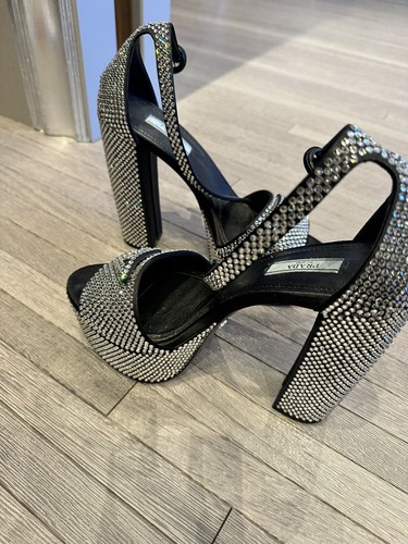 PRADA プラダ　ビジューバックル　クリスタル　パンプス　ハイヒール　35 PRADA プラダ ビジューバックル クリスタル パンプス ハイヒール