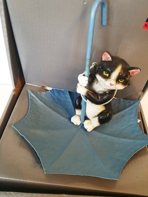 NorthCrest Outdoor 7 Inch Splish Splash Resin Cat with Umbrella Hanging Feeder