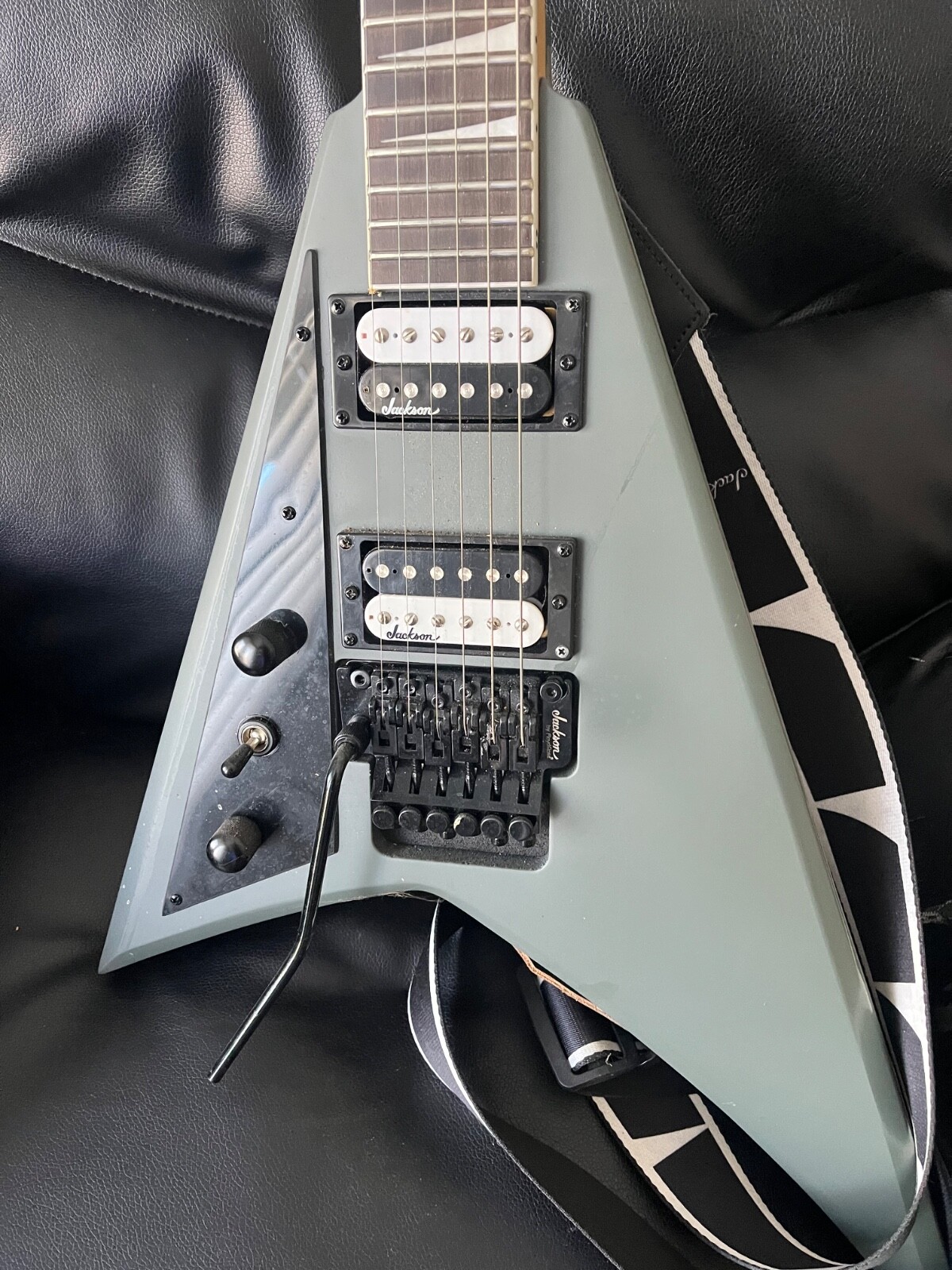ギター Jackson JS Series Rhoads JS32 Satin Gray Jackson JS Series Rhoads JS32T Electric Guitar Satin Black