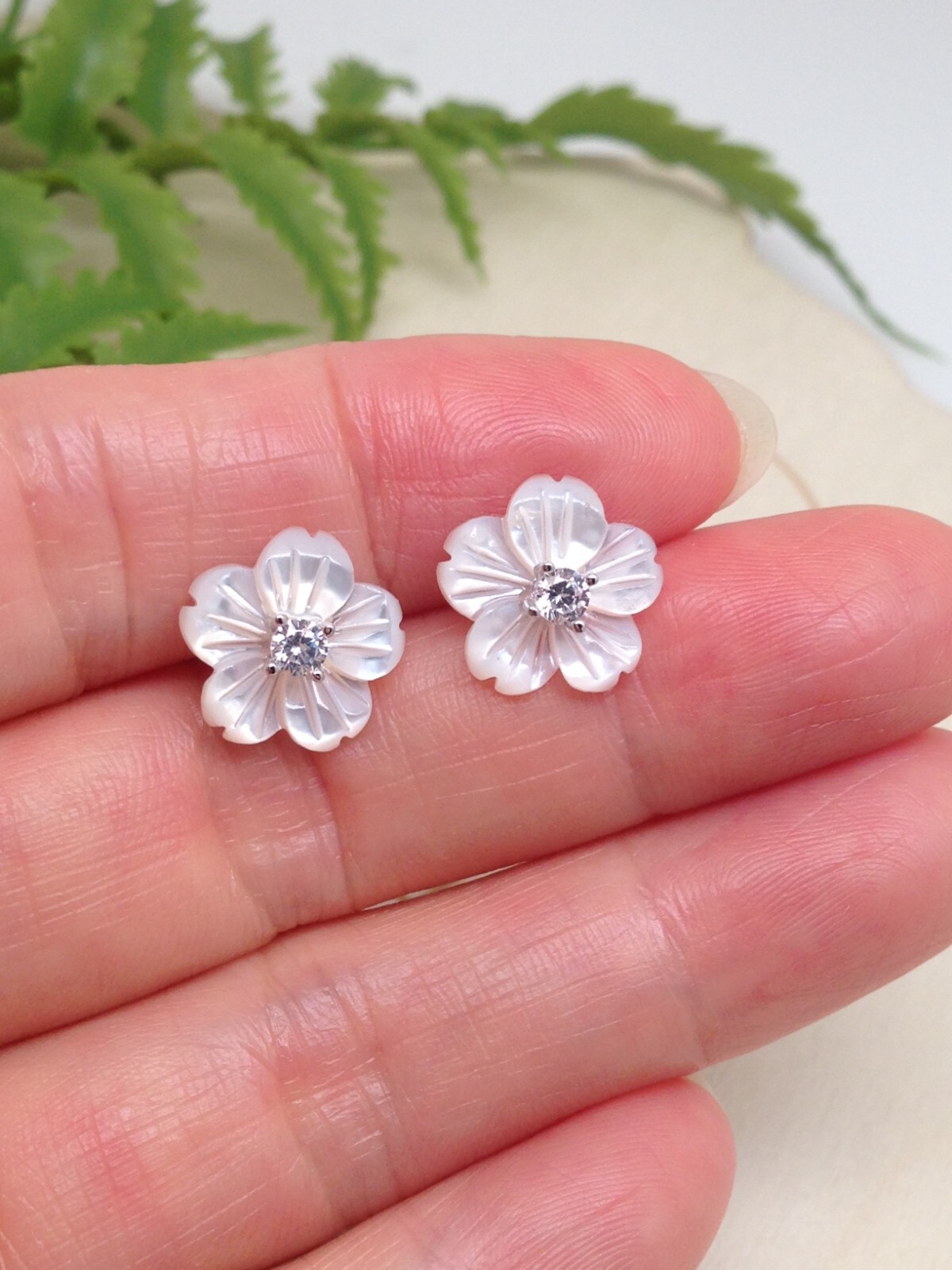 925 Sterling Silver Cz White Mother of Pearl Flower Stud