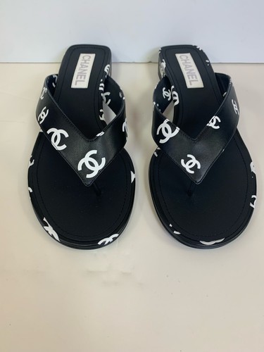 Chanel 22S G38978 Black&White CC Logo Flip Flops Sandal 37.5 Chanel 22S G38978 Black&White CC Logo Flip Flops Sandal 37.5