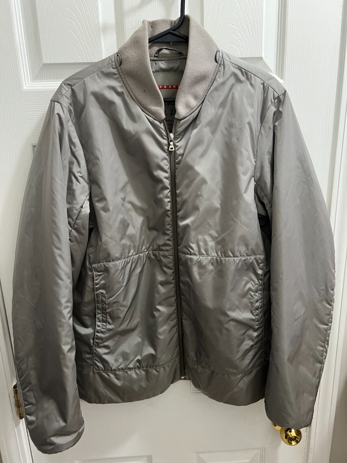 Prada Men's SGV563 Mat. 23E Sport Nylon Grey Jacket. Size L Prada Men's SGV563 Mat. 23E Sport Nylon Grey Jacket. Size L
