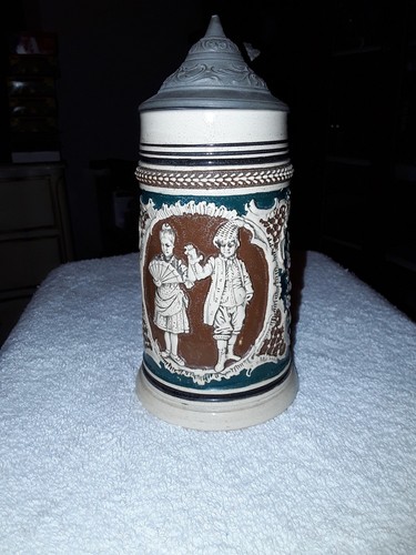 GERMAN STEIN NO. 107 0.3L COURTING COUPLE
